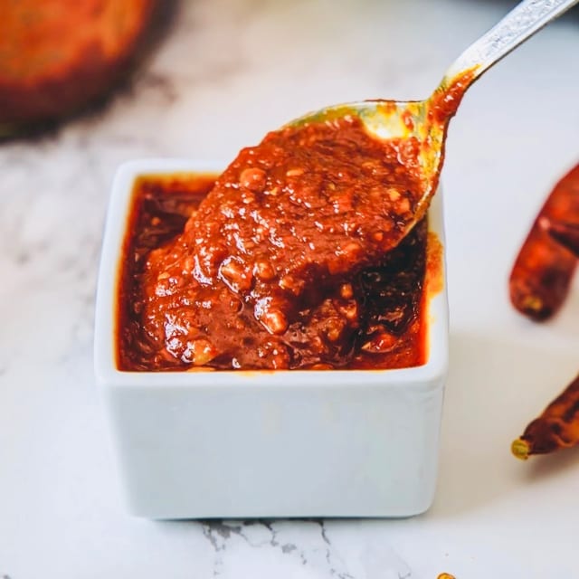 Schezhwan Spicy Sauce (2 oz.).
