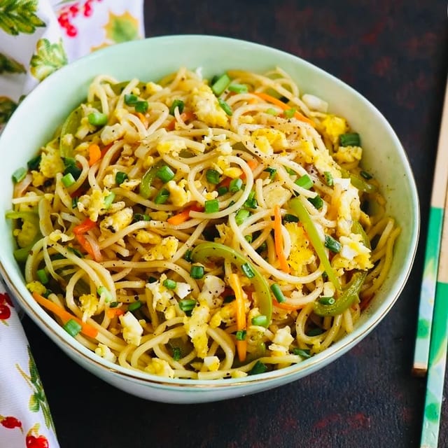 Family Pack - Egg Hakka Noodles.