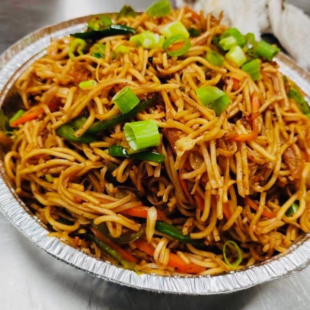 Family Pack - Veg Hakka Noodles.