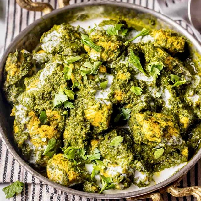 Chicken Saag (Boneless).
